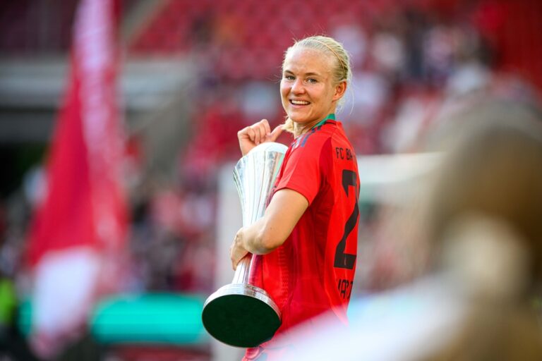 Kvindefodbold-spilleren Pernille Harder vandt trofæet med Bayern München